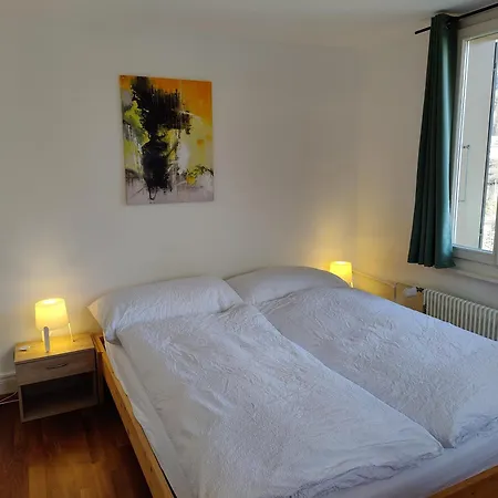 Uptown Free Parking Apartment